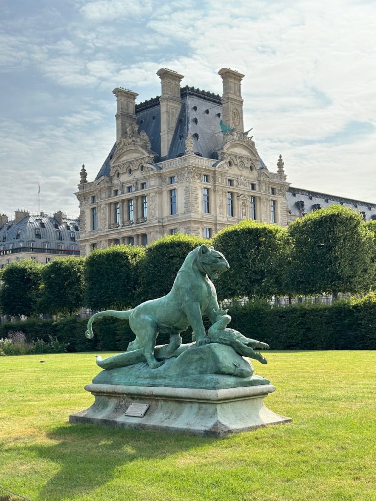 safest neighbourhoods in Paris France