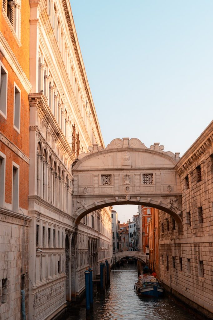 Top 15 things to do in Venice- Venice ultimate guide Bridge of Sigh