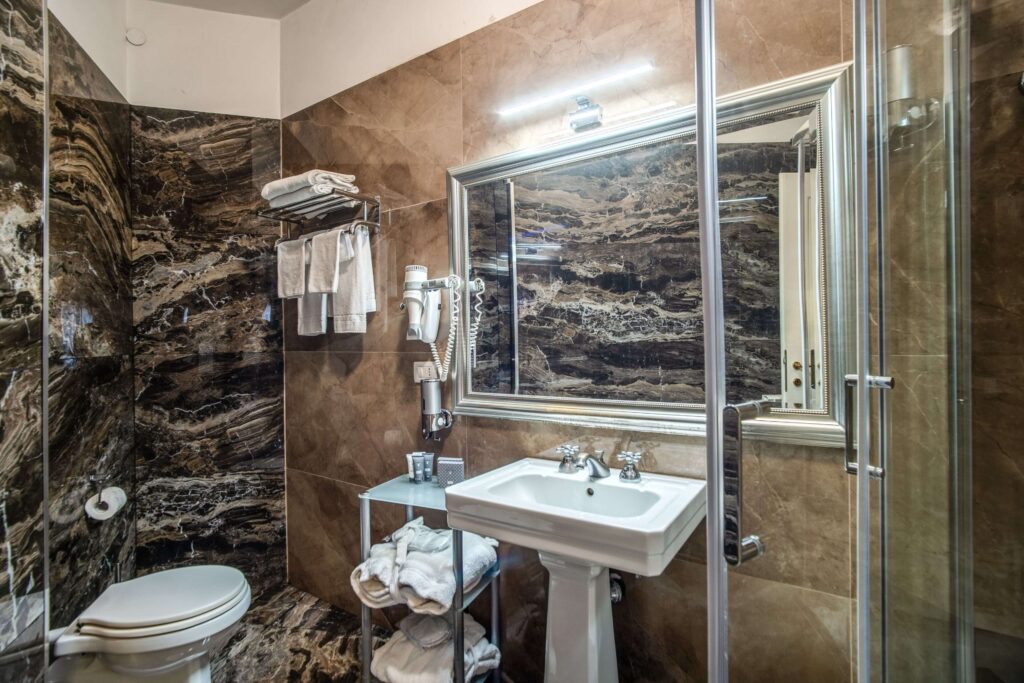 Relais Fontana Di Trevi: Hotel Review Junior room Bathroom at Relais Fontana