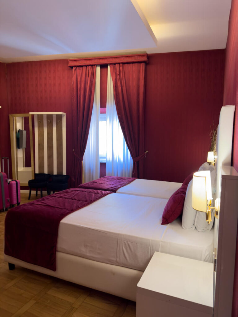 Relais Fontana Di Trevi: Hotel Review hotel relais fontana di Trevi